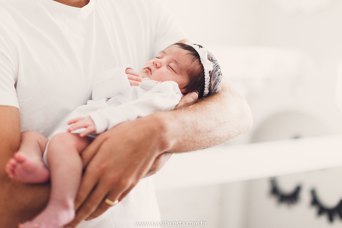 fotos de bebê, quarto montessoriano para bebê recém nascida, fotos lindas de bebê, Sofia chegou, ensaio newborn lifestyle, fotografia de família com bebê recém nascido, cachorros e bebê recém nascido, fotos com cachorros e bebê recém nascido, Tássila cost