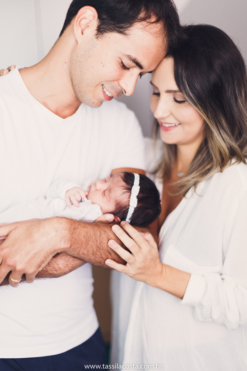 fotos de bebê, quarto montessoriano para bebê recém nascida, fotos lindas de bebê, Sofia chegou, ensaio newborn lifestyle, fotografia de família com bebê recém nascido, cachorros e bebê recém nascido, fotos com cachorros e bebê recém nascido, Tássila cost