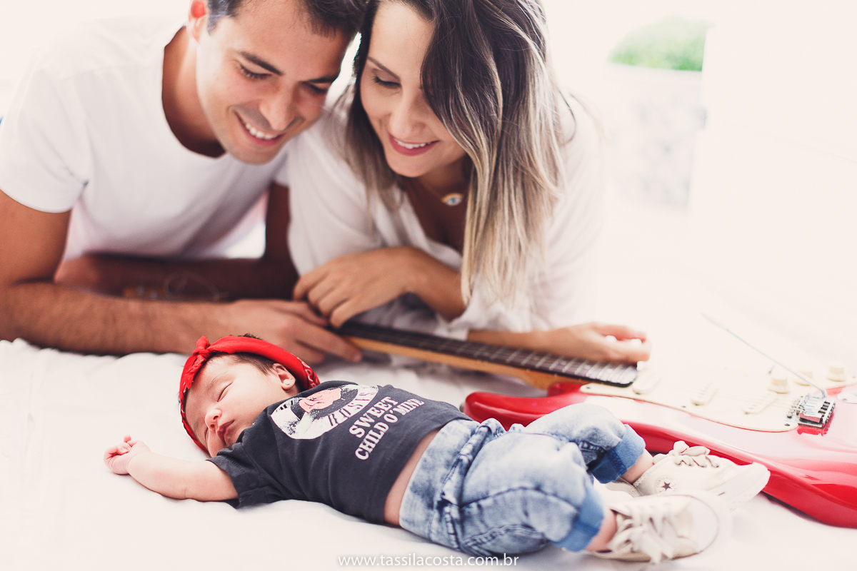 fotos de bebê, quarto montessoriano para bebê recém nascida, fotos lindas de bebê, Sofia chegou, ensaio newborn lifestyle, fotografia de família com bebê recém nascido, cachorros e bebê recém nascido, fotos com cachorros e bebê recém nascido, Tássila cost