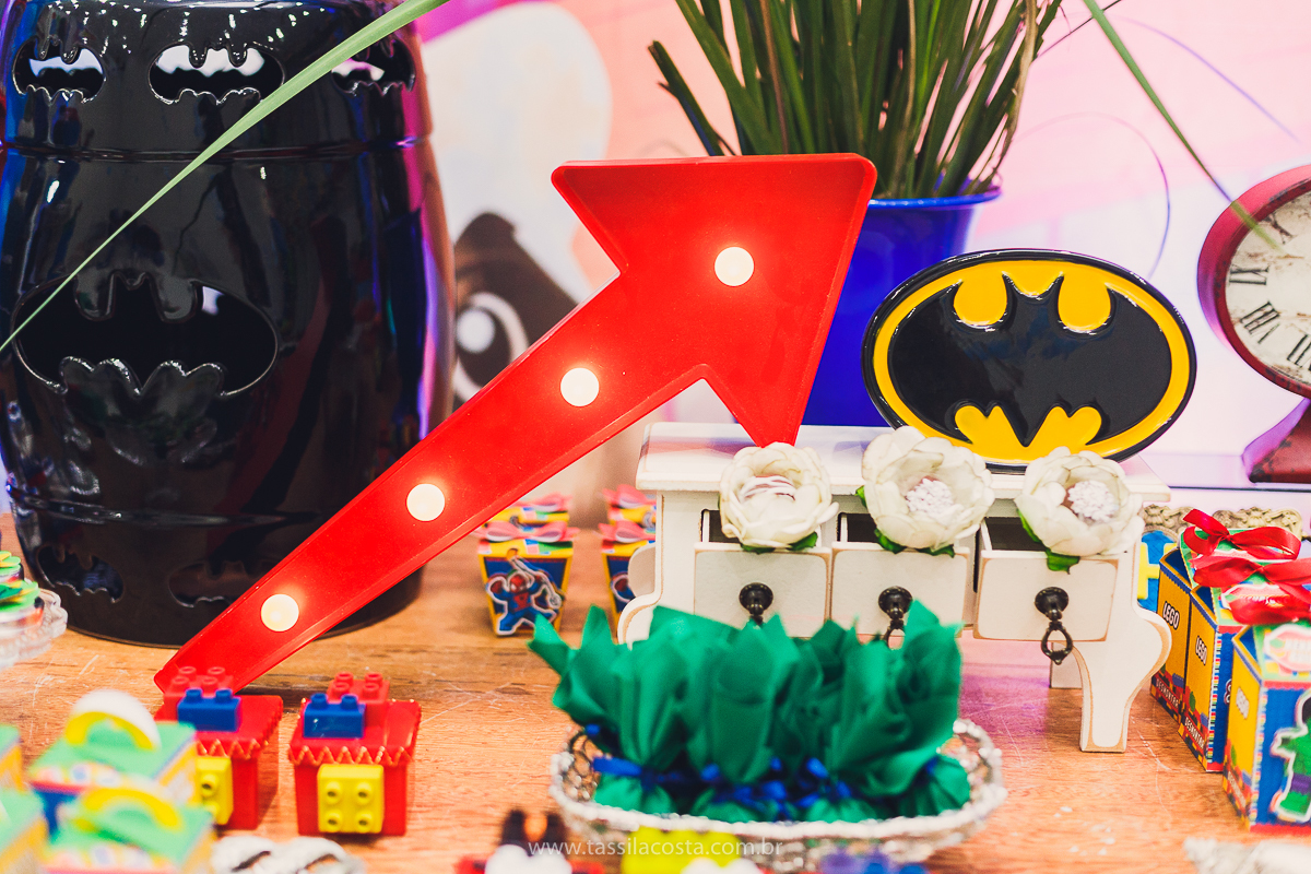 FESTA DE IRMÃOS, EM SERRA ES, FOTOGRAFIA DE FESTA INFANTIL EM VITÓRIA ES, FESTA DE 2 IRMÃOS COM IDADES DIFERENTES, TASSILA COSTA FOTOGRAFIA, TEMA SUPER HERÓI