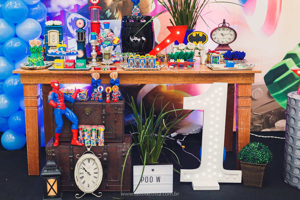 FESTA DE IRMÃOS, EM SERRA ES, FOTOGRAFIA DE FESTA INFANTIL EM VITÓRIA ES, FESTA DE 2 IRMÃOS COM IDADES DIFERENTES, TASSILA COSTA FOTOGRAFIA, TEMA SUPER HERÓI