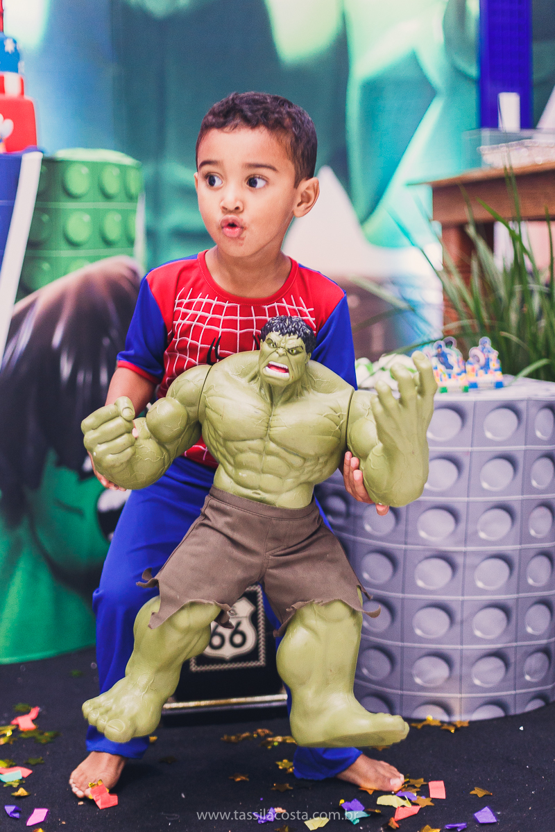 FESTA DE IRMÃOS, EM SERRA ES, FOTOGRAFIA DE FESTA INFANTIL EM VITÓRIA ES, FESTA DE 2 IRMÃOS COM IDADES DIFERENTES, TASSILA COSTA FOTOGRAFIA, TEMA SUPER HERÓI