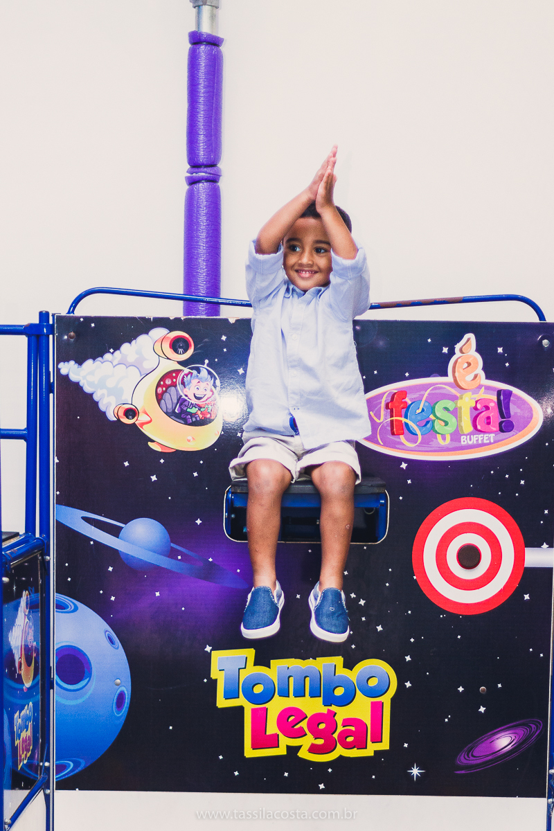 FESTA DE IRMÃOS, EM SERRA ES, FOTOGRAFIA DE FESTA INFANTIL EM VITÓRIA ES, FESTA DE 2 IRMÃOS COM IDADES DIFERENTES, TASSILA COSTA FOTOGRAFIA, TEMA SUPER HERÓI