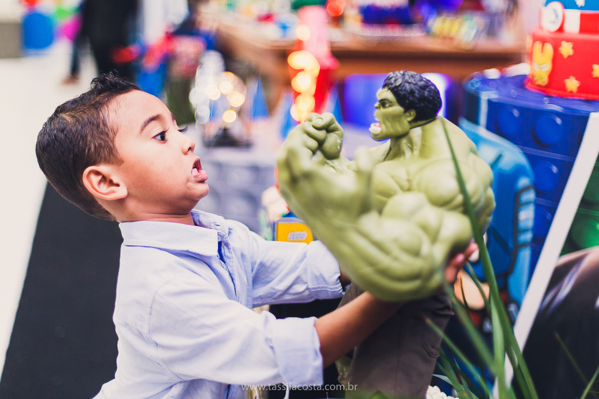 FESTA DE IRMÃOS, EM SERRA ES, FOTOGRAFIA DE FESTA INFANTIL EM VITÓRIA ES, FESTA DE 2 IRMÃOS COM IDADES DIFERENTES, TASSILA COSTA FOTOGRAFIA, TEMA SUPER HERÓI