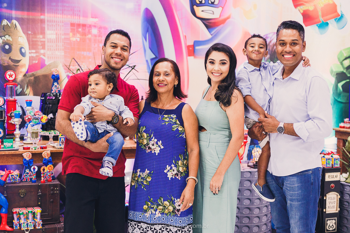 FESTA DE IRMÃOS, EM SERRA ES, FOTOGRAFIA DE FESTA INFANTIL EM VITÓRIA ES, FESTA DE 2 IRMÃOS COM IDADES DIFERENTES, TASSILA COSTA FOTOGRAFIA, TEMA SUPER HERÓI