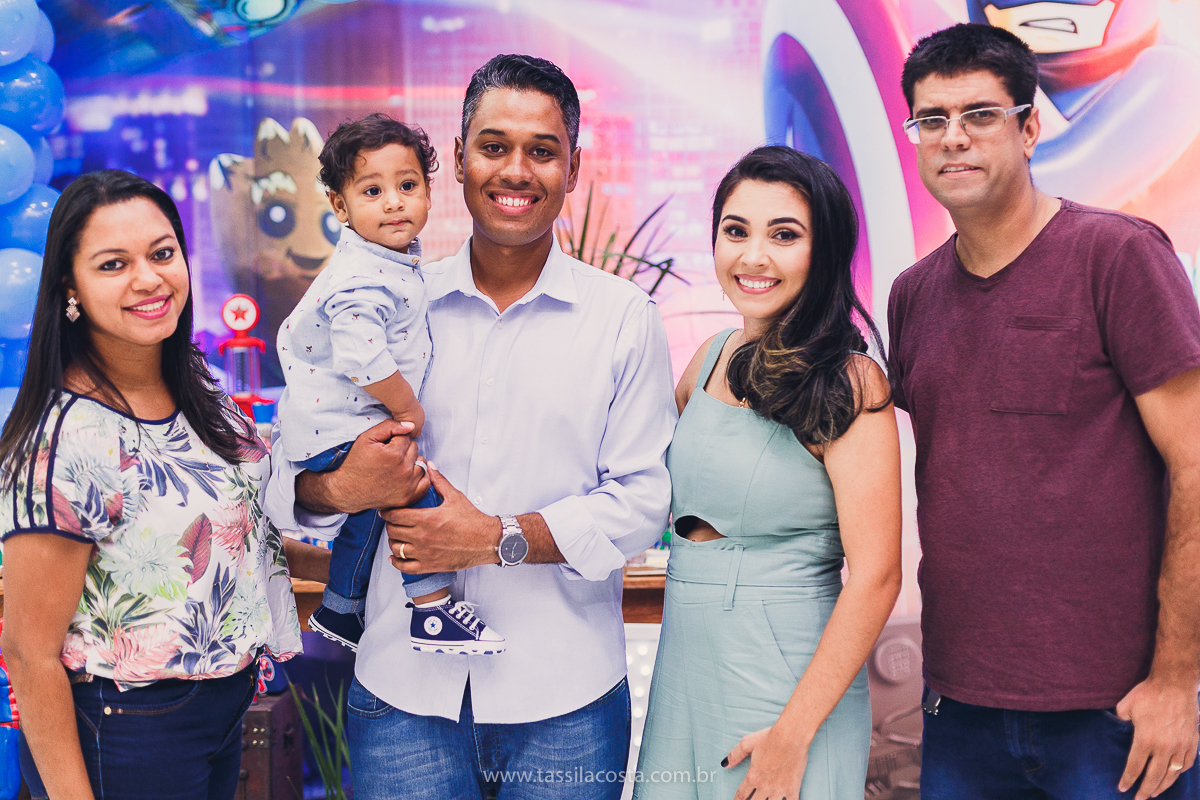 FESTA DE IRMÃOS, EM SERRA ES, FOTOGRAFIA DE FESTA INFANTIL EM VITÓRIA ES, FESTA DE 2 IRMÃOS COM IDADES DIFERENTES, TASSILA COSTA FOTOGRAFIA, TEMA SUPER HERÓI