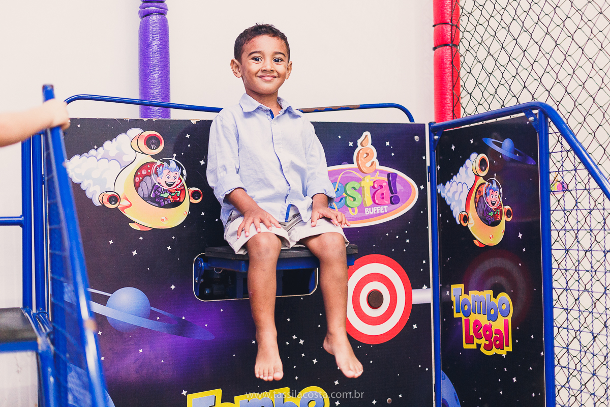 FESTA DE IRMÃOS, EM SERRA ES, FOTOGRAFIA DE FESTA INFANTIL EM VITÓRIA ES, FESTA DE 2 IRMÃOS COM IDADES DIFERENTES, TASSILA COSTA FOTOGRAFIA, TEMA SUPER HERÓI