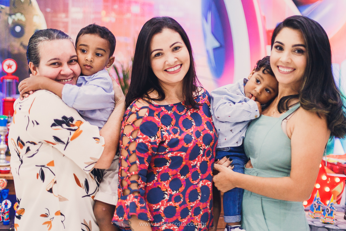 FESTA DE IRMÃOS, EM SERRA ES, FOTOGRAFIA DE FESTA INFANTIL EM VITÓRIA ES, FESTA DE 2 IRMÃOS COM IDADES DIFERENTES, TASSILA COSTA FOTOGRAFIA, TEMA SUPER HERÓI