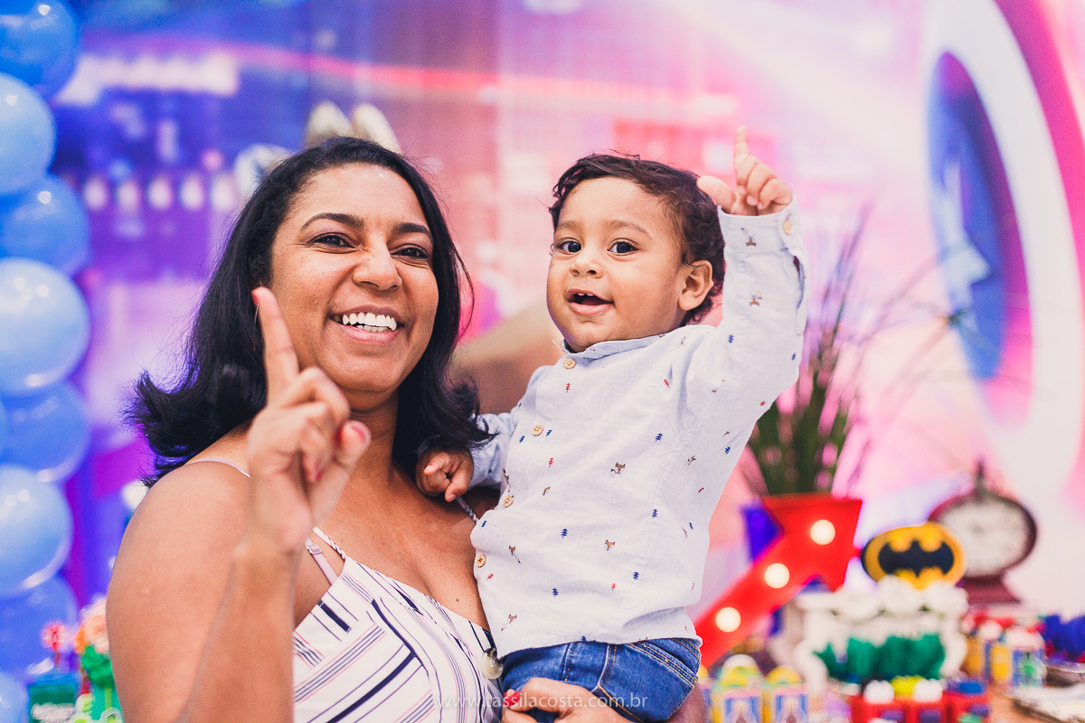 FESTA DE IRMÃOS, EM SERRA ES, FOTOGRAFIA DE FESTA INFANTIL EM VITÓRIA ES, FESTA DE 2 IRMÃOS COM IDADES DIFERENTES, TASSILA COSTA FOTOGRAFIA, TEMA SUPER HERÓI