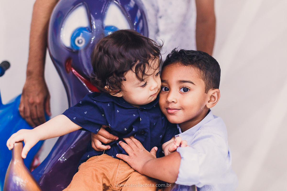 FESTA DE IRMÃOS, EM SERRA ES, FOTOGRAFIA DE FESTA INFANTIL EM VITÓRIA ES, FESTA DE 2 IRMÃOS COM IDADES DIFERENTES, TASSILA COSTA FOTOGRAFIA, TEMA SUPER HERÓI