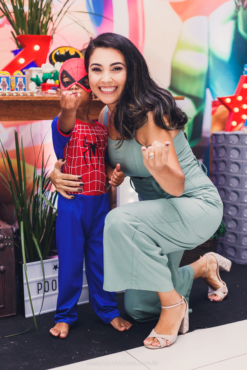 FESTA DE IRMÃOS, EM SERRA ES, FOTOGRAFIA DE FESTA INFANTIL EM VITÓRIA ES, FESTA DE 2 IRMÃOS COM IDADES DIFERENTES, TASSILA COSTA FOTOGRAFIA, TEMA SUPER HERÓI