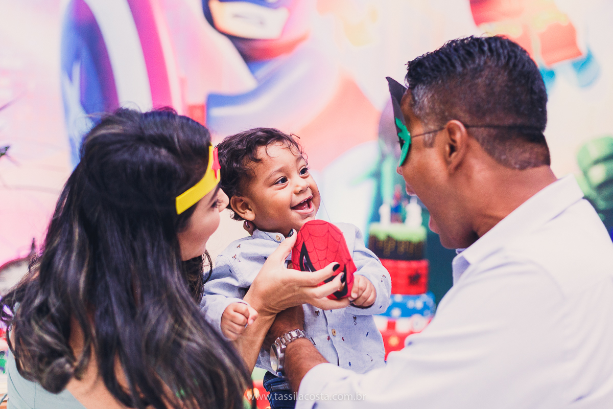 FESTA DE IRMÃOS, EM SERRA ES, FOTOGRAFIA DE FESTA INFANTIL EM VITÓRIA ES, FESTA DE 2 IRMÃOS COM IDADES DIFERENTES, TASSILA COSTA FOTOGRAFIA, TEMA SUPER HERÓI