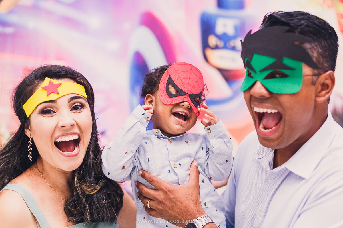 FESTA DE IRMÃOS, EM SERRA ES, FOTOGRAFIA DE FESTA INFANTIL EM VITÓRIA ES, FESTA DE 2 IRMÃOS COM IDADES DIFERENTES, TASSILA COSTA FOTOGRAFIA, TEMA SUPER HERÓI