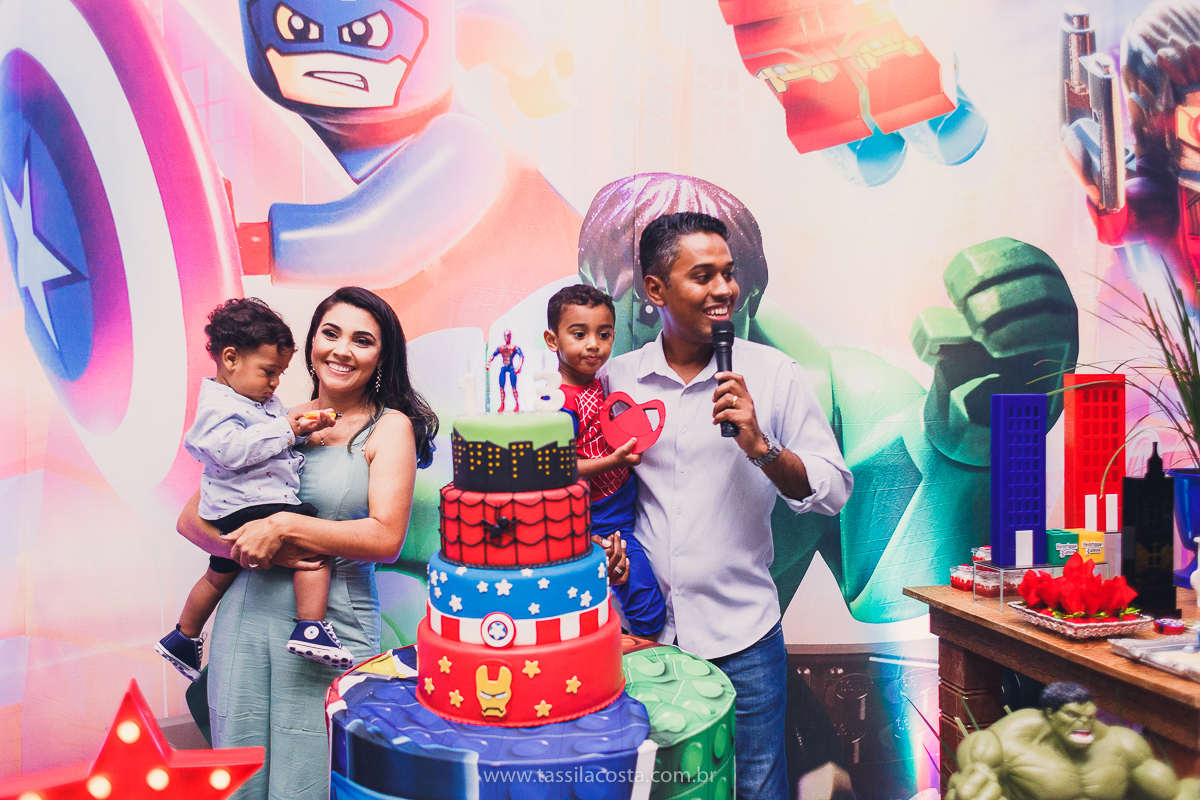 FESTA DE IRMÃOS, EM SERRA ES, FOTOGRAFIA DE FESTA INFANTIL EM VITÓRIA ES, FESTA DE 2 IRMÃOS COM IDADES DIFERENTES, TASSILA COSTA FOTOGRAFIA, TEMA SUPER HERÓI