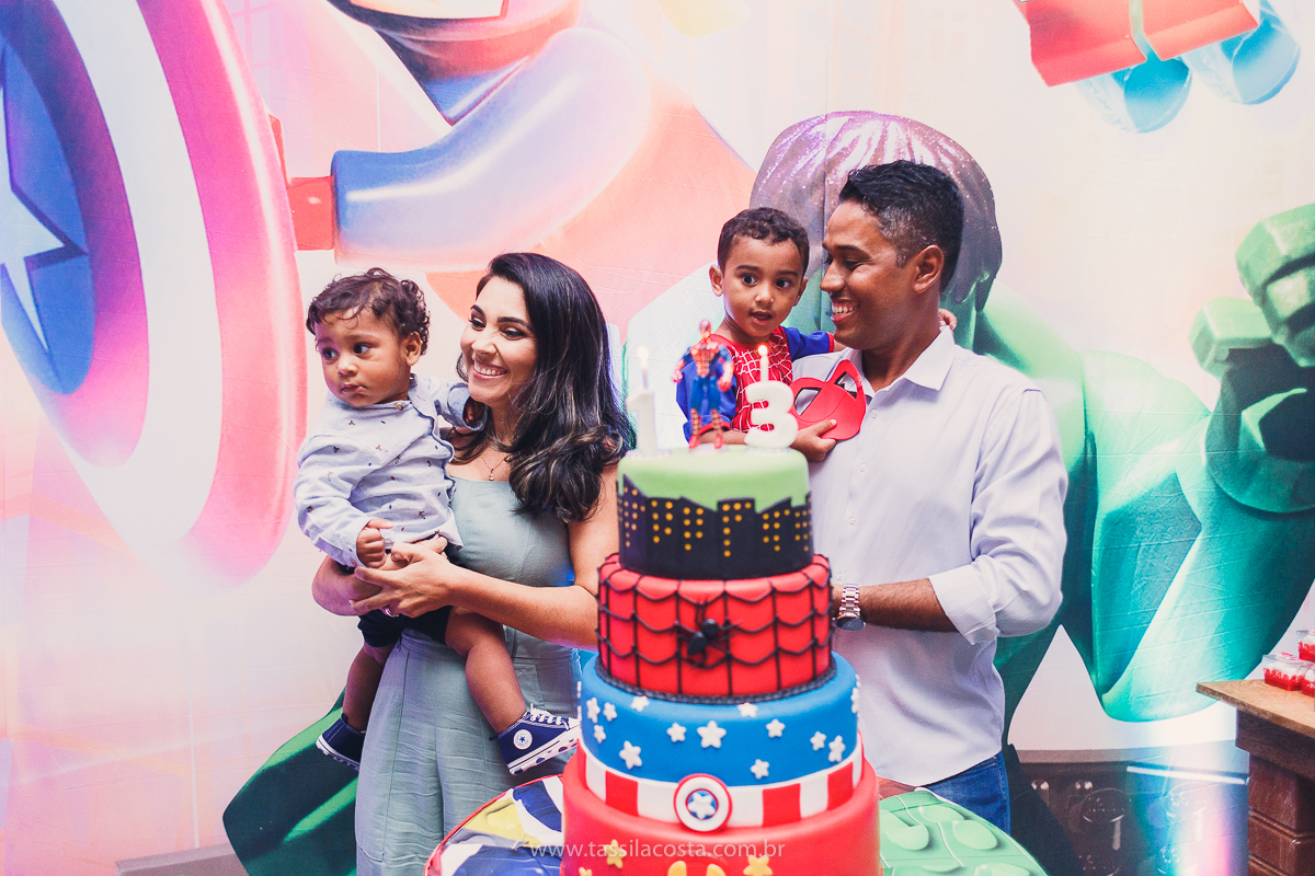 FESTA DE IRMÃOS, EM SERRA ES, FOTOGRAFIA DE FESTA INFANTIL EM VITÓRIA ES, FESTA DE 2 IRMÃOS COM IDADES DIFERENTES, TASSILA COSTA FOTOGRAFIA, TEMA SUPER HERÓI