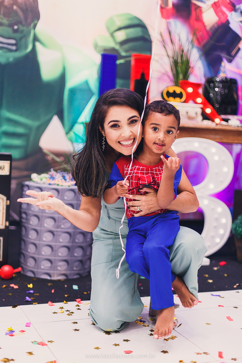 FESTA DE IRMÃOS, EM SERRA ES, FOTOGRAFIA DE FESTA INFANTIL EM VITÓRIA ES, FESTA DE 2 IRMÃOS COM IDADES DIFERENTES, TASSILA COSTA FOTOGRAFIA, TEMA SUPER HERÓI
