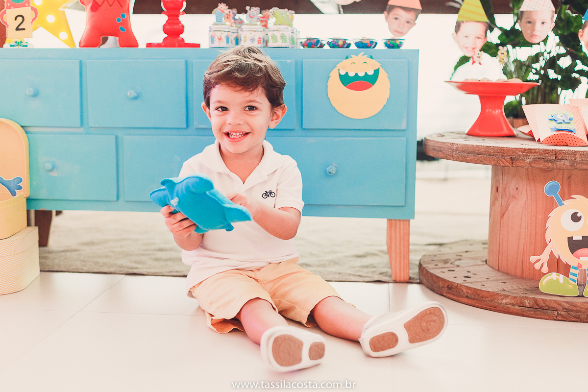 aniversário de criança, festa linda para o Felipe 2 anos, vovó preparou toda a decoração, decoração no tema Monstrinhos, fotografia de festa infantil em Vitória, melhor fotógrafa de festa infantil em Vitória ES, fazendo minha festa em Vitória, 