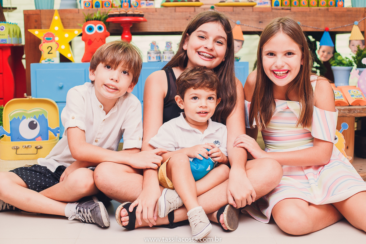 aniversário de criança, festa linda para o Felipe 2 anos, vovó preparou toda a decoração, decoração no tema Monstrinhos, fotografia de festa infantil em Vitória, melhor fotógrafa de festa infantil em Vitória ES, fazendo minha festa em Vitória, 