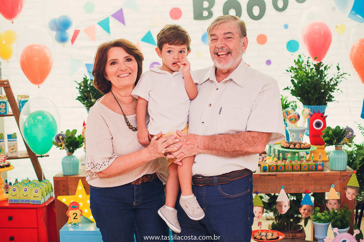 aniversário de criança, festa linda para o Felipe 2 anos, vovó preparou toda a decoração, decoração no tema Monstrinhos, fotografia de festa infantil em Vitória, melhor fotógrafa de festa infantil em Vitória ES, fazendo minha festa em Vitória, 