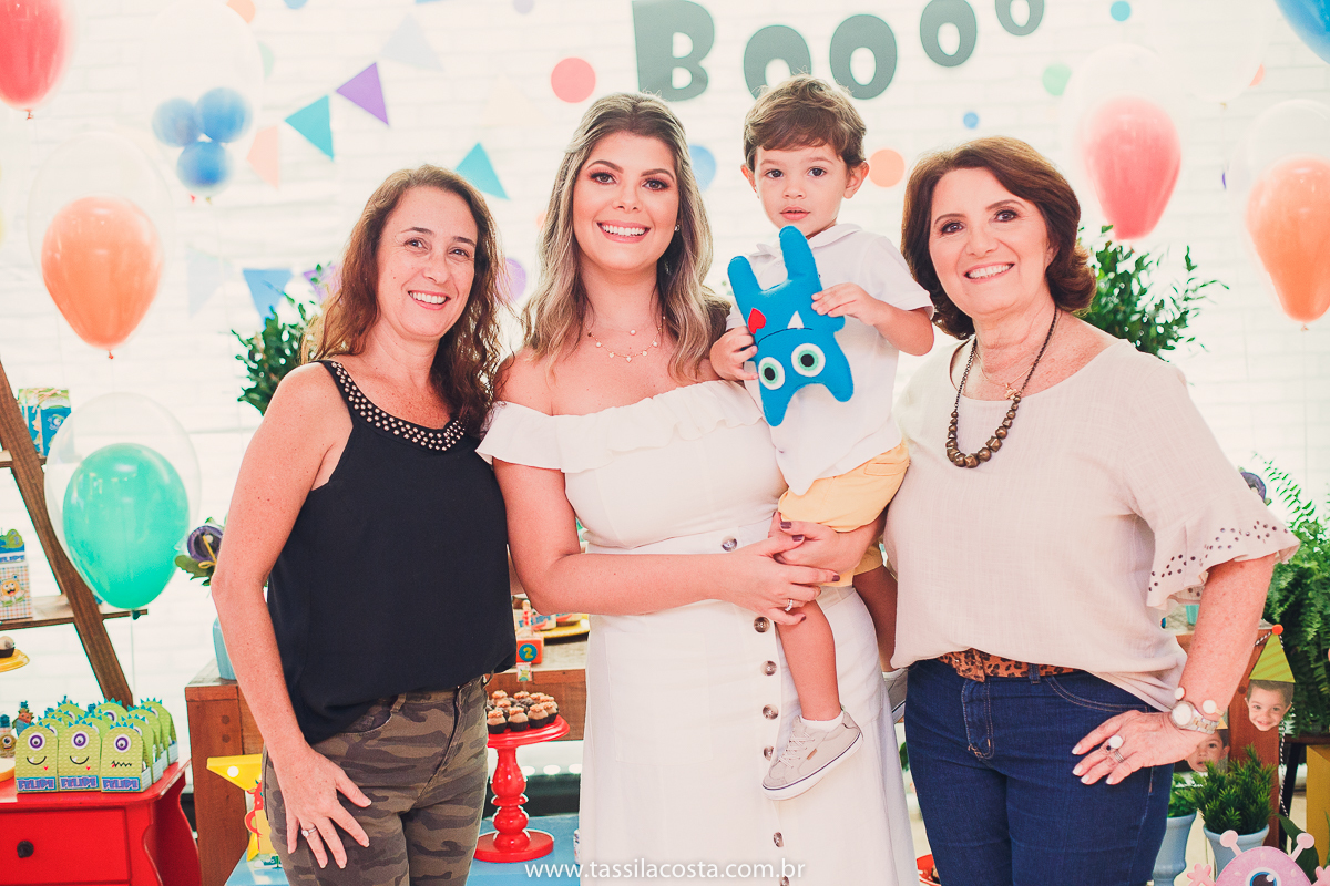 aniversário de criança, festa linda para o Felipe 2 anos, vovó preparou toda a decoração, decoração no tema Monstrinhos, fotografia de festa infantil em Vitória, melhor fotógrafa de festa infantil em Vitória ES, fazendo minha festa em Vitória, 