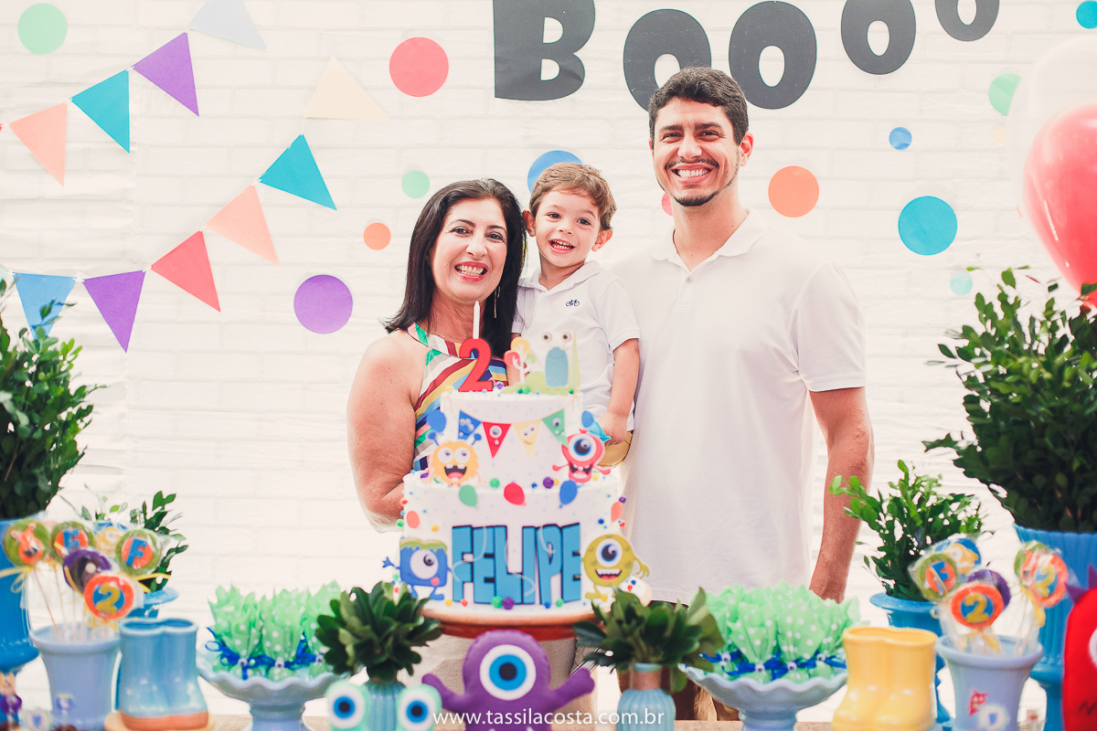 aniversário de criança, festa linda para o Felipe 2 anos, vovó preparou toda a decoração, decoração no tema Monstrinhos, fotografia de festa infantil em Vitória, melhor fotógrafa de festa infantil em Vitória ES, fazendo minha festa em Vitória, 
