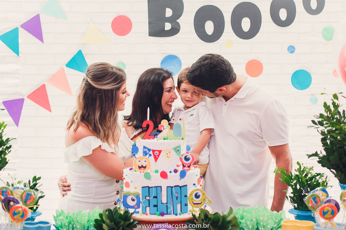 aniversário de criança, festa linda para o Felipe 2 anos, vovó preparou toda a decoração, decoração no tema Monstrinhos, fotografia de festa infantil em Vitória, melhor fotógrafa de festa infantil em Vitória ES, fazendo minha festa em Vitória, 