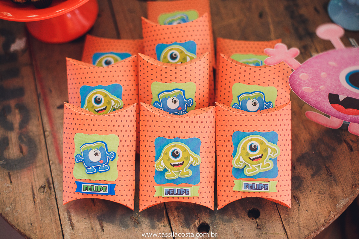 aniversário de criança, festa linda para o Felipe 2 anos, vovó preparou toda a decoração, decoração no tema Monstrinhos, fotografia de festa infantil em Vitória, melhor fotógrafa de festa infantil em Vitória ES, fazendo minha festa em Vitória, 