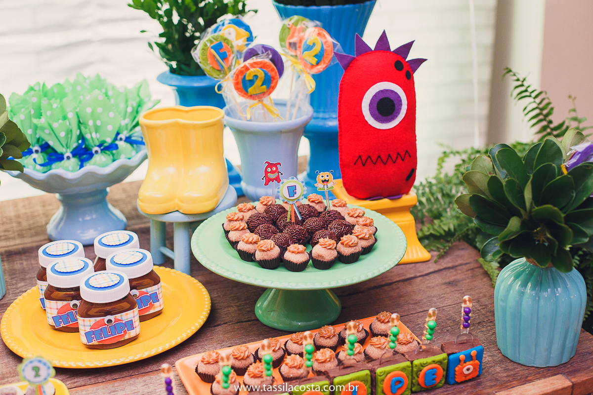aniversário de criança, festa linda para o Felipe 2 anos, vovó preparou toda a decoração, decoração no tema Monstrinhos, fotografia de festa infantil em Vitória, melhor fotógrafa de festa infantil em Vitória ES, fazendo minha festa em Vitória, 