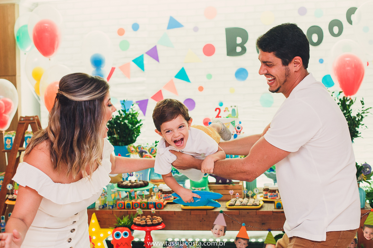 aniversário de criança, festa linda para o Felipe 2 anos, vovó preparou toda a decoração, decoração no tema Monstrinhos, fotografia de festa infantil em Vitória, melhor fotógrafa de festa infantil em Vitória ES, fazendo minha festa em Vitória, 