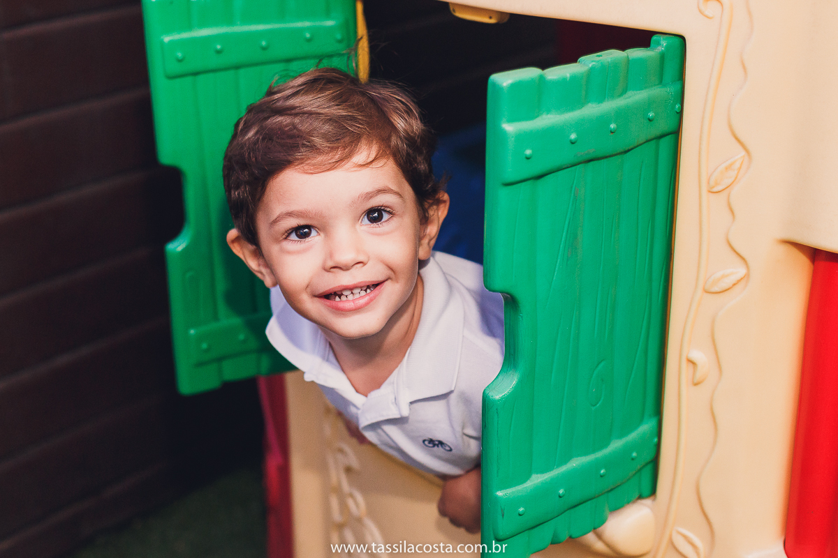 aniversário de criança, festa linda para o Felipe 2 anos, vovó preparou toda a decoração, decoração no tema Monstrinhos, fotografia de festa infantil em Vitória, melhor fotógrafa de festa infantil em Vitória ES, fazendo minha festa em Vitória, 
