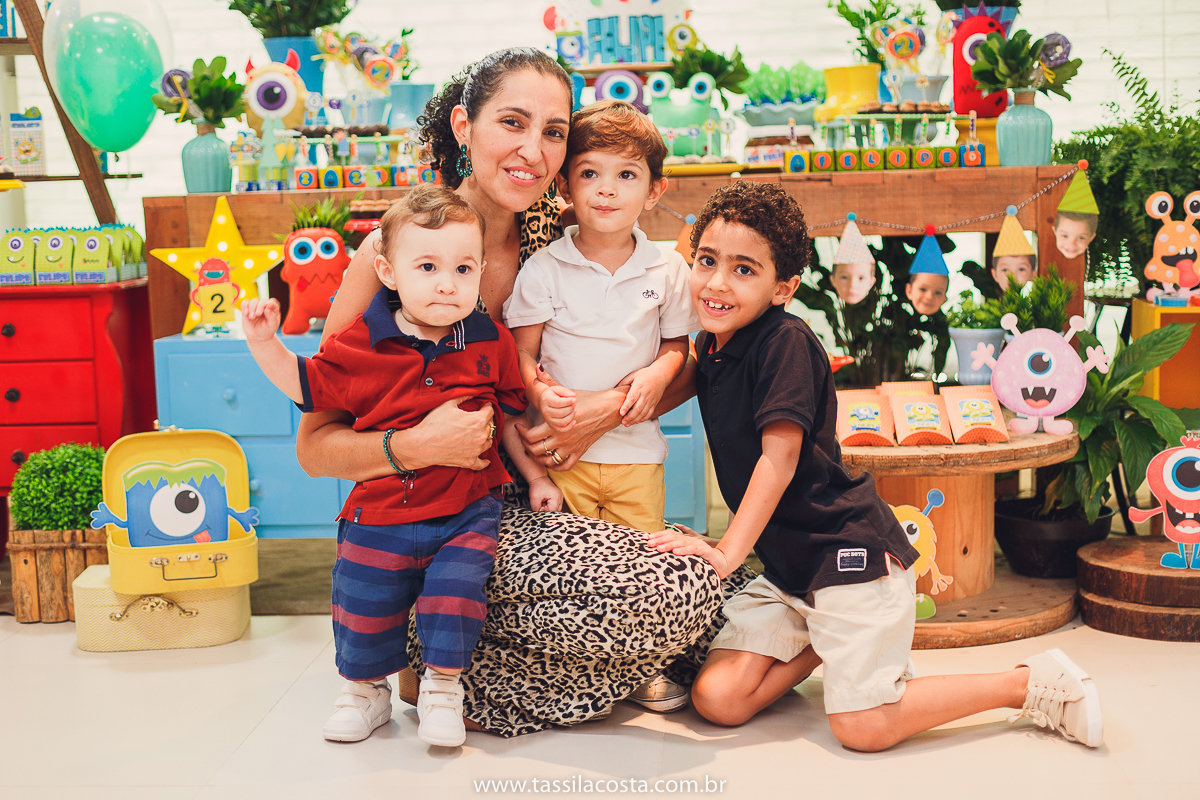 aniversário de criança, festa linda para o Felipe 2 anos, vovó preparou toda a decoração, decoração no tema Monstrinhos, fotografia de festa infantil em Vitória, melhor fotógrafa de festa infantil em Vitória ES, fazendo minha festa em Vitória, 