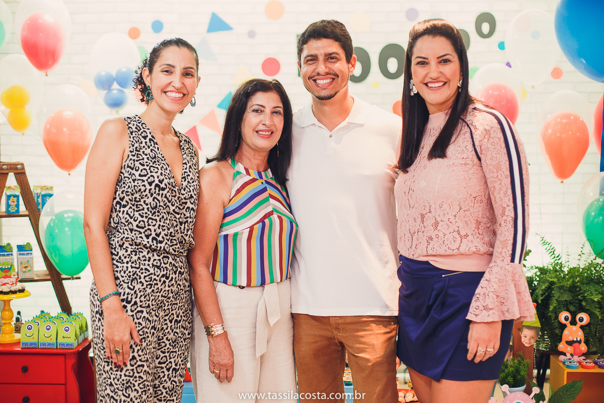 aniversário de criança, festa linda para o Felipe 2 anos, vovó preparou toda a decoração, decoração no tema Monstrinhos, fotografia de festa infantil em Vitória, melhor fotógrafa de festa infantil em Vitória ES, fazendo minha festa em Vitória, 