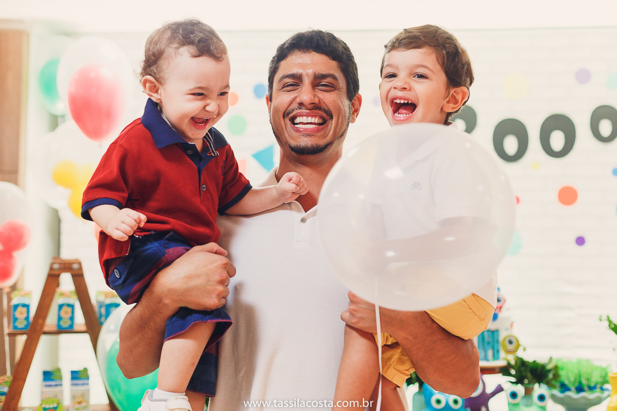 aniversário de criança, festa linda para o Felipe 2 anos, vovó preparou toda a decoração, decoração no tema Monstrinhos, fotografia de festa infantil em Vitória, melhor fotógrafa de festa infantil em Vitória ES, fazendo minha festa em Vitória, 