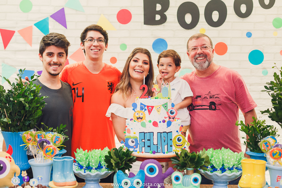 aniversário de criança, festa linda para o Felipe 2 anos, vovó preparou toda a decoração, decoração no tema Monstrinhos, fotografia de festa infantil em Vitória, melhor fotógrafa de festa infantil em Vitória ES, fazendo minha festa em Vitória, 