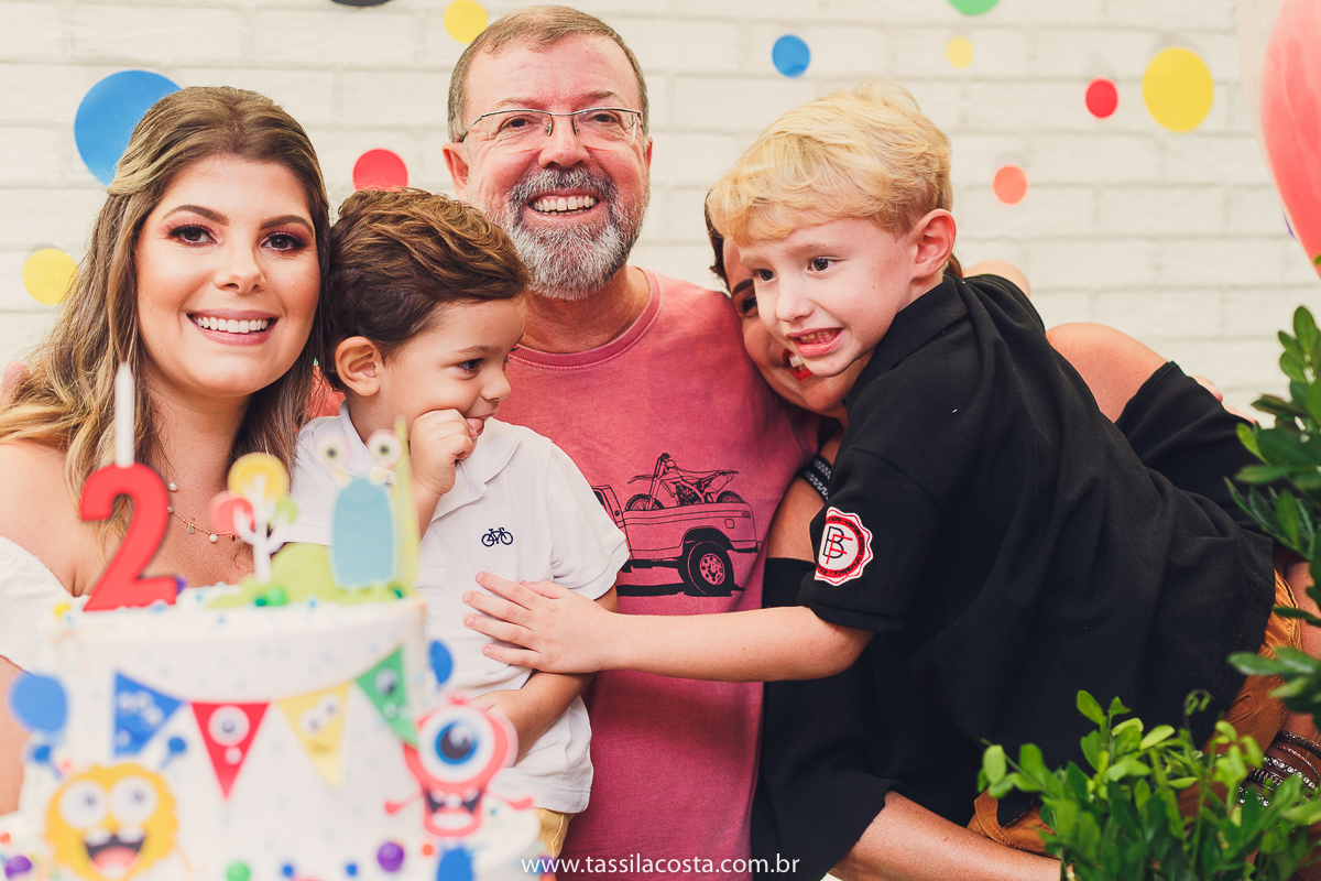 aniversário de criança, festa linda para o Felipe 2 anos, vovó preparou toda a decoração, decoração no tema Monstrinhos, fotografia de festa infantil em Vitória, melhor fotógrafa de festa infantil em Vitória ES, fazendo minha festa em Vitória, 