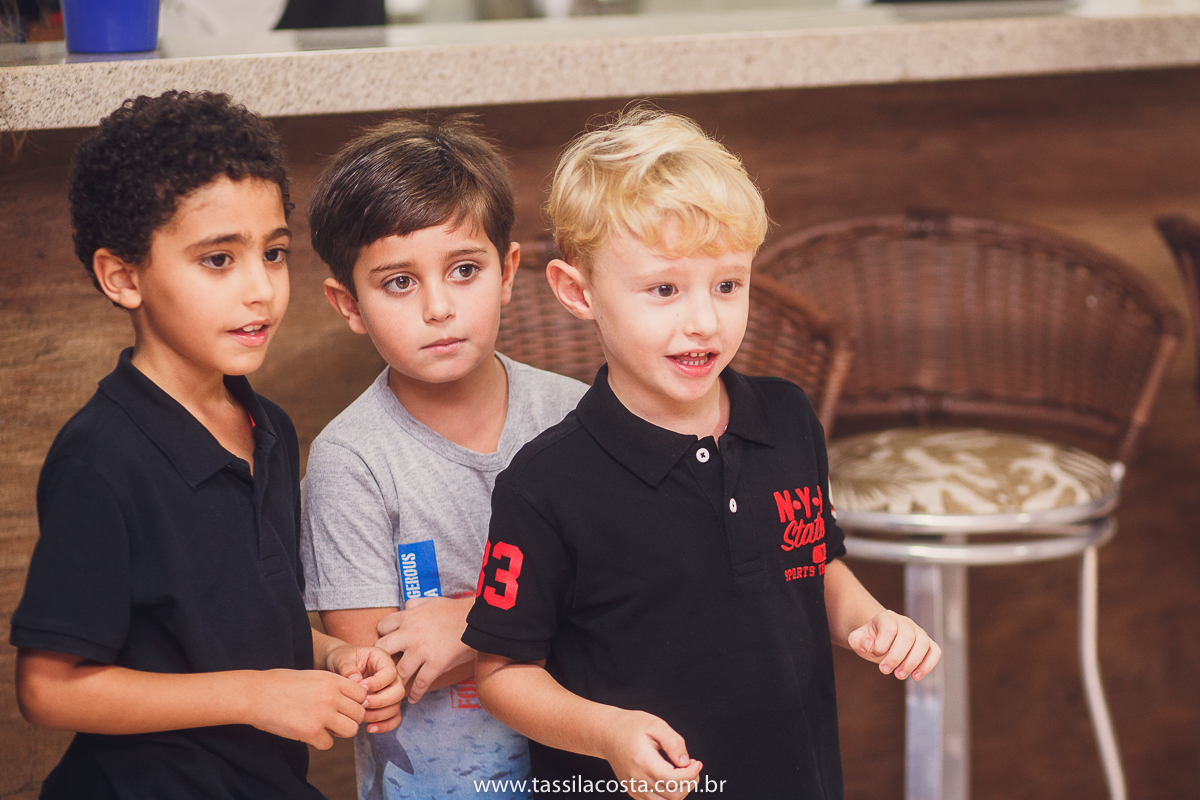 aniversário de criança, festa linda para o Felipe 2 anos, vovó preparou toda a decoração, decoração no tema Monstrinhos, fotografia de festa infantil em Vitória, melhor fotógrafa de festa infantil em Vitória ES, fazendo minha festa em Vitória, 