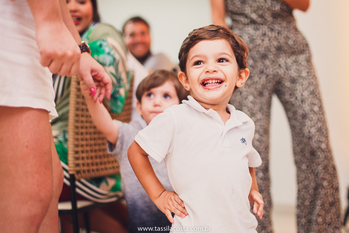 aniversário de criança, festa linda para o Felipe 2 anos, vovó preparou toda a decoração, decoração no tema Monstrinhos, fotografia de festa infantil em Vitória, melhor fotógrafa de festa infantil em Vitória ES, fazendo minha festa em Vitória, 