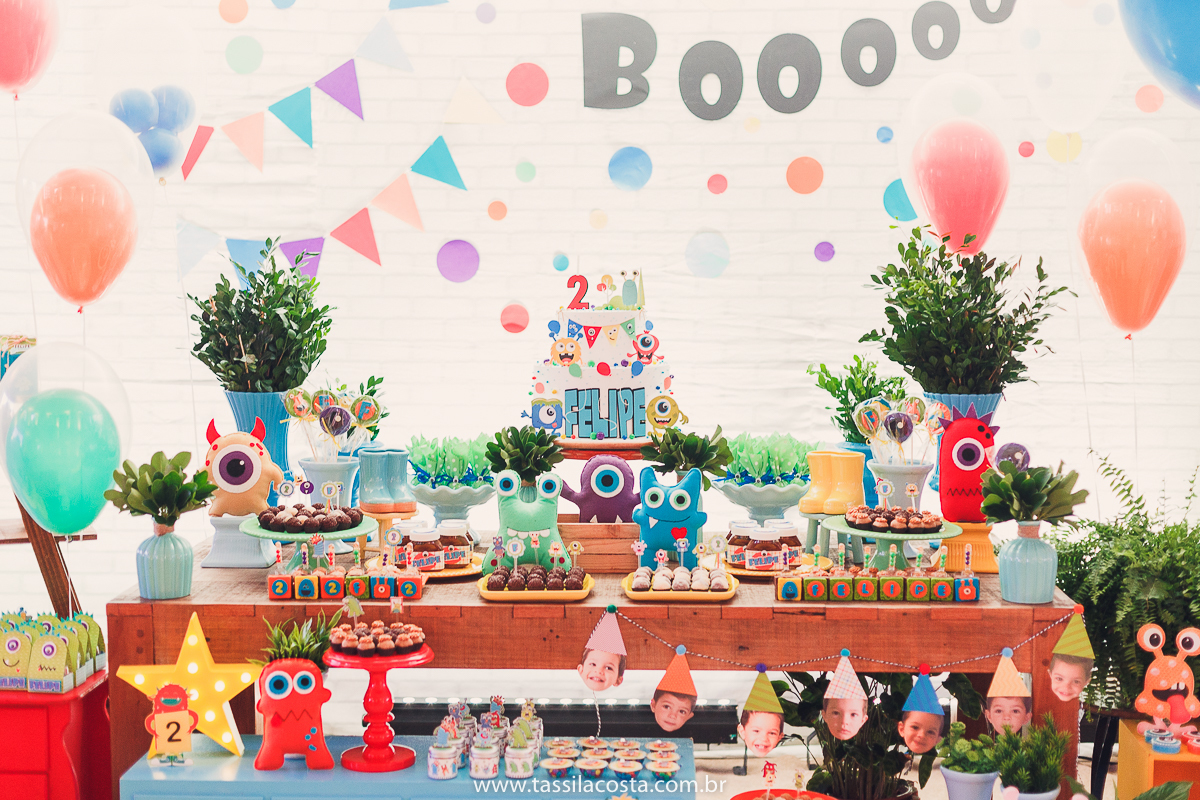 aniversário de criança, festa linda para o Felipe 2 anos, vovó preparou toda a decoração, decoração no tema Monstrinhos, fotografia de festa infantil em Vitória, melhor fotógrafa de festa infantil em Vitória ES, fazendo minha festa em Vitória, 