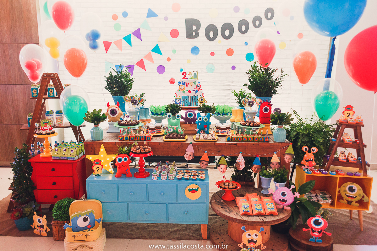 aniversário de criança, festa linda para o Felipe 2 anos, vovó preparou toda a decoração, decoração no tema Monstrinhos, fotografia de festa infantil em Vitória, melhor fotógrafa de festa infantil em Vitória ES, fazendo minha festa em Vitória, 