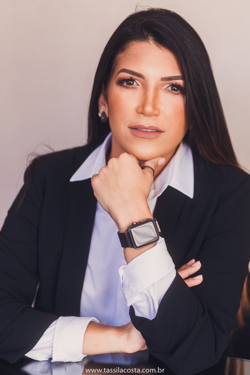 fotos profissionais, para atualização de portfólio, fotos para Linkedin, fotos em Vitória para atualizar site e Instagram, fotos de profissionais da área de marketing, professora de vendas