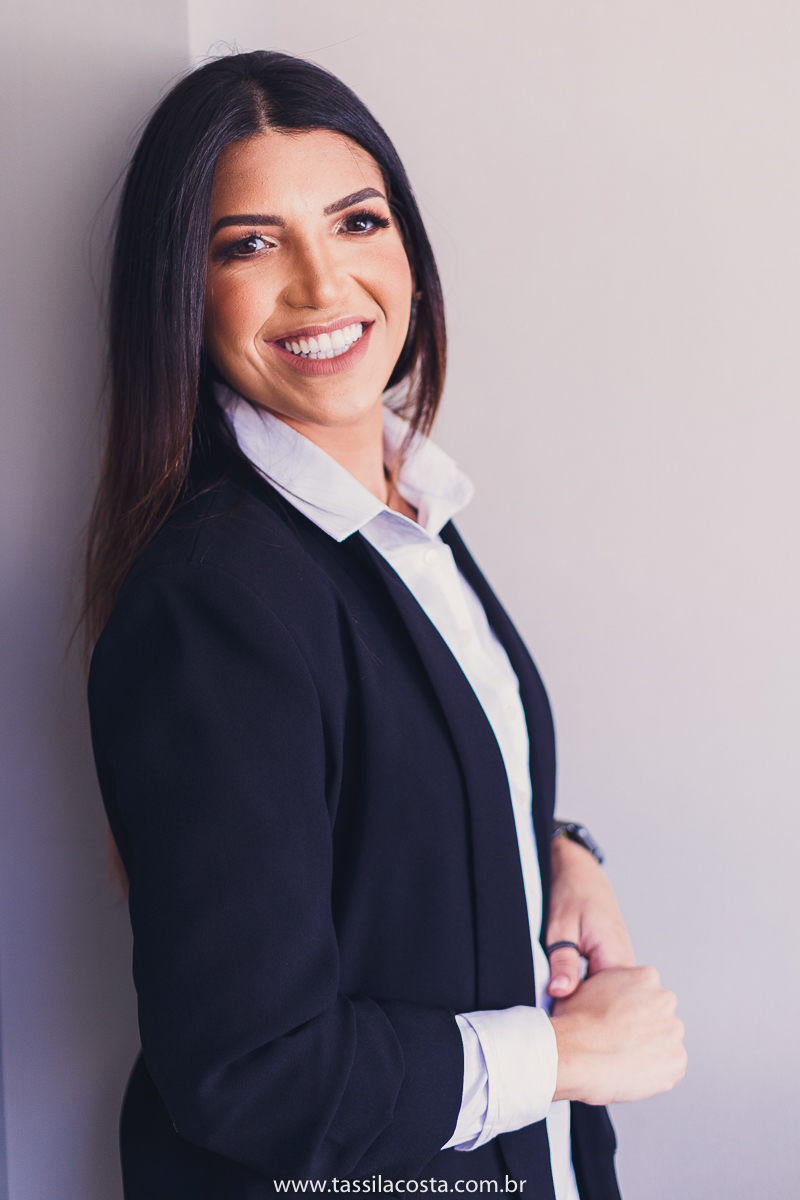 fotos profissionais, para atualização de portfólio, fotos para Linkedin, fotos em Vitória para atualizar site e Instagram, fotos de profissionais da área de marketing, professora de vendas