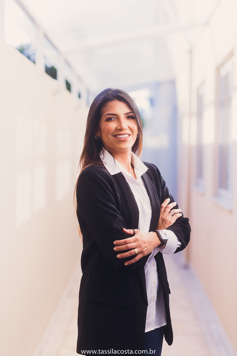 fotos profissionais, para atualização de portfólio, fotos para Linkedin, fotos em Vitória para atualizar site e Instagram, fotos de profissionais da área de marketing, professora de vendas