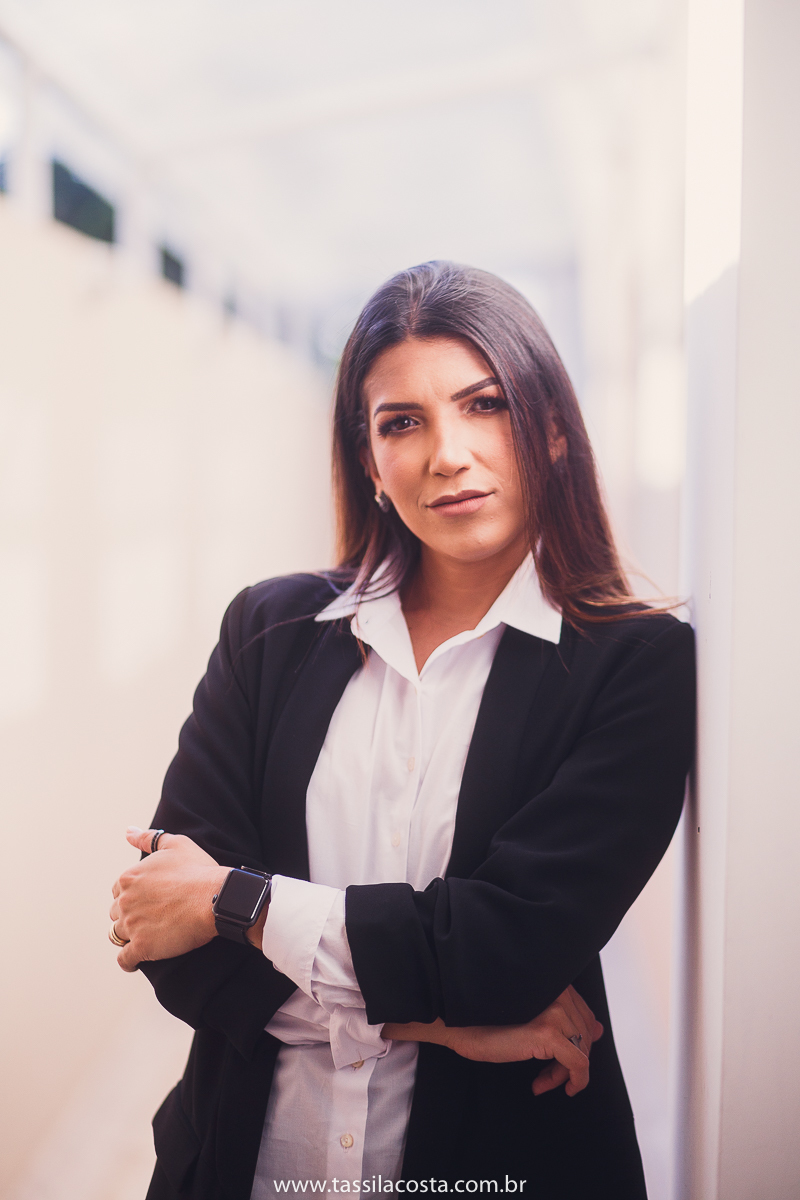 fotos profissionais, para atualização de portfólio, fotos para Linkedin, fotos em Vitória para atualizar site e Instagram, fotos de profissionais da área de marketing, professora de vendas