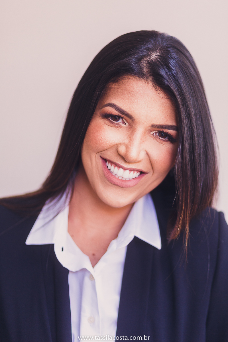 fotos profissionais, para atualização de portfólio, fotos para Linkedin, fotos em Vitória para atualizar site e Instagram, fotos de profissionais da área de marketing, professora de vendas