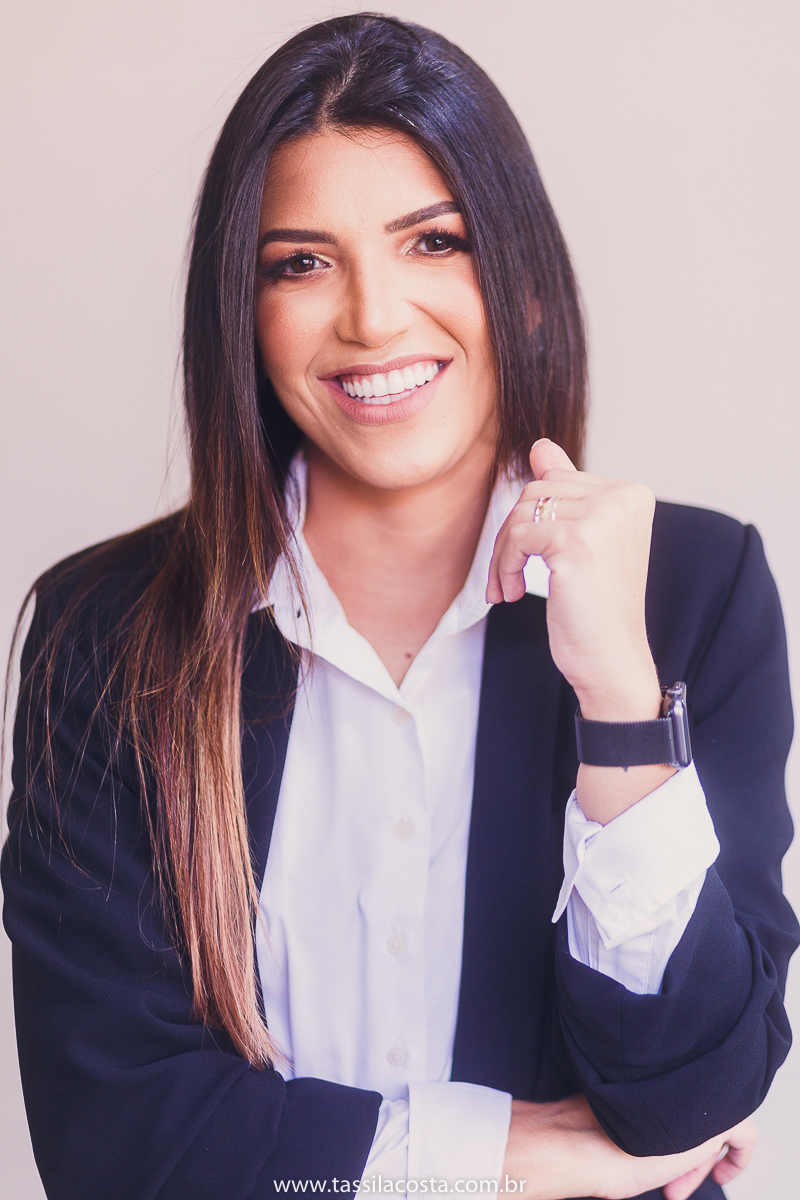 fotos profissionais, para atualização de portfólio, fotos para Linkedin, fotos em Vitória para atualizar site e Instagram, fotos de profissionais da área de marketing, professora de vendas