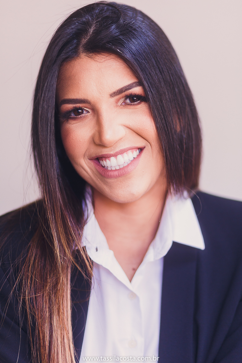 fotos profissionais, para atualização de portfólio, fotos para Linkedin, fotos em Vitória para atualizar site e Instagram, fotos de profissionais da área de marketing, professora de vendas