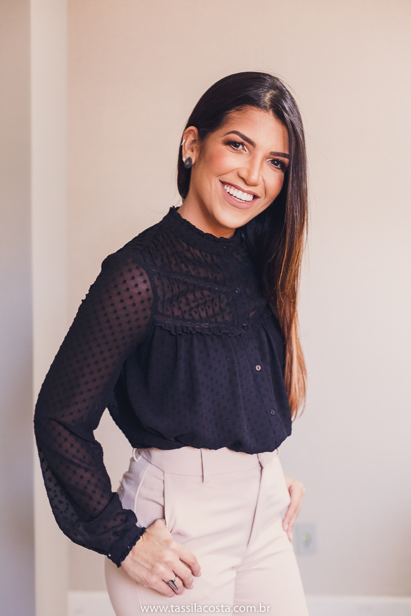 fotos profissionais, para atualização de portfólio, fotos para Linkedin, fotos em Vitória para atualizar site e Instagram, fotos de profissionais da área de marketing, professora de vendas