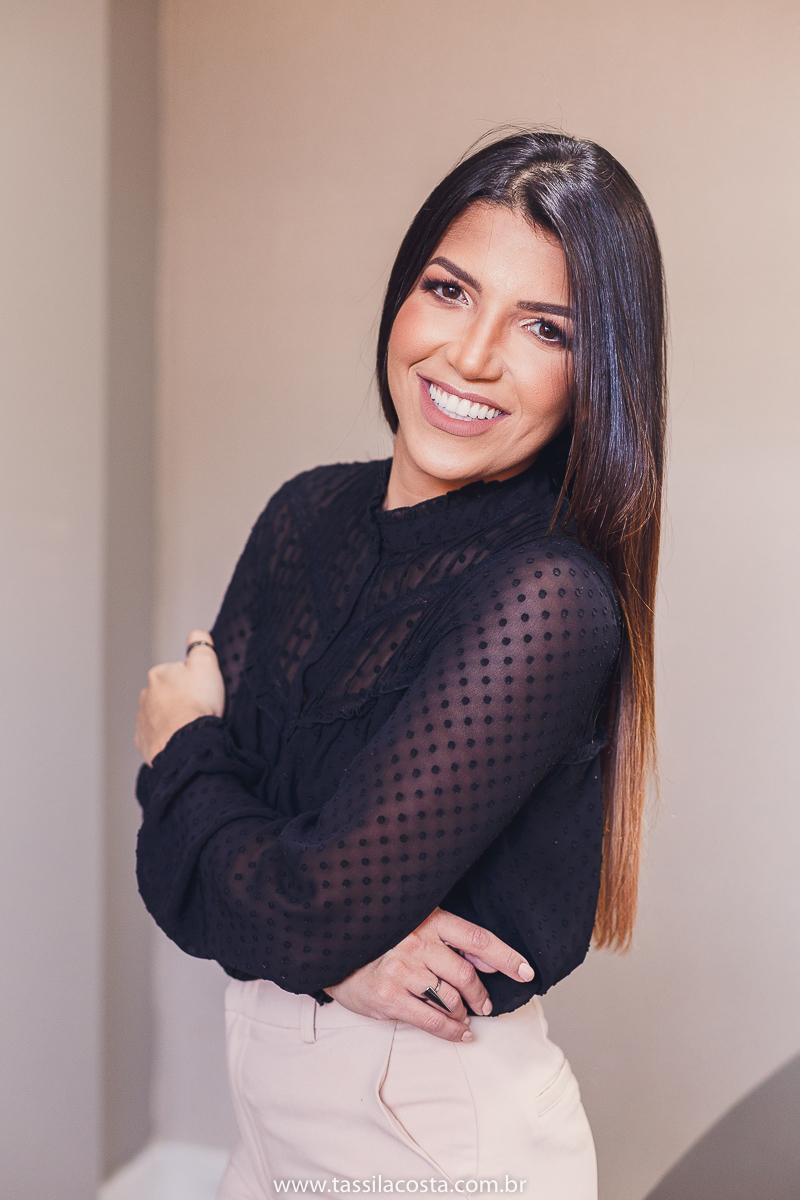 fotos profissionais, para atualização de portfólio, fotos para Linkedin, fotos em Vitória para atualizar site e Instagram, fotos de profissionais da área de marketing, professora de vendas