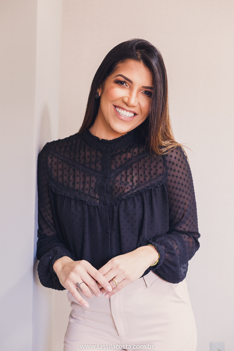 fotos profissionais, para atualização de portfólio, fotos para Linkedin, fotos em Vitória para atualizar site e Instagram, fotos de profissionais da área de marketing, professora de vendas