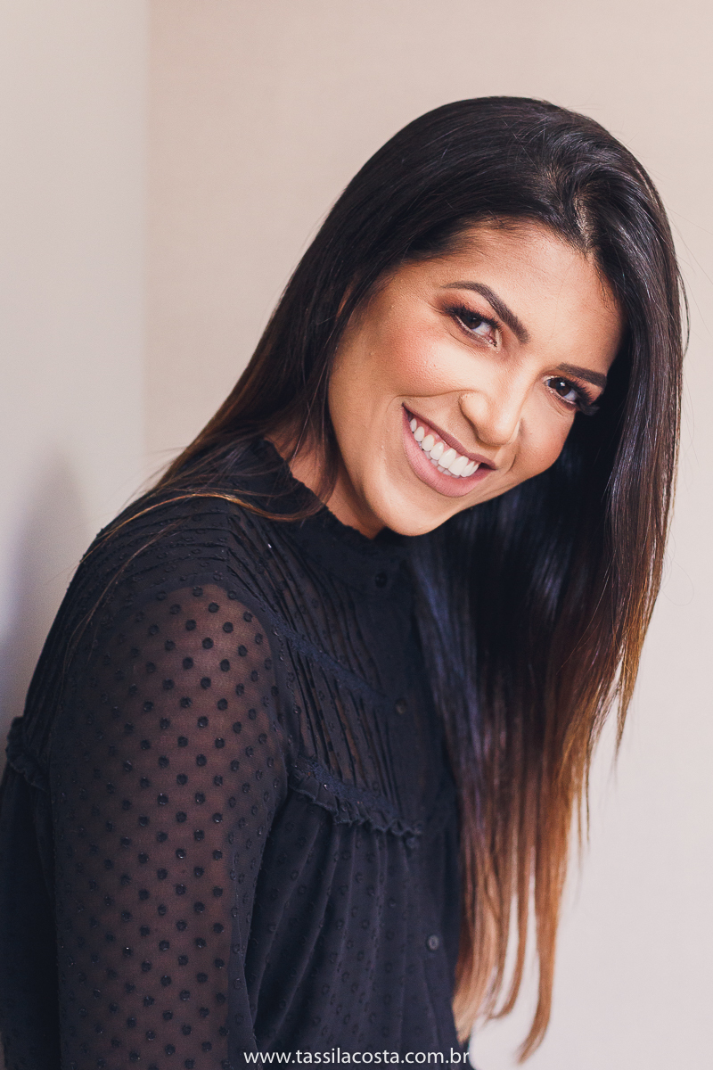 fotos profissionais, para atualização de portfólio, fotos para Linkedin, fotos em Vitória para atualizar site e Instagram, fotos de profissionais da área de marketing, professora de vendas